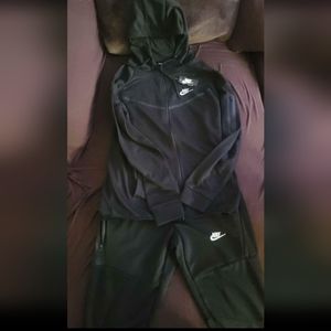 Nike Tech Sweatsuit